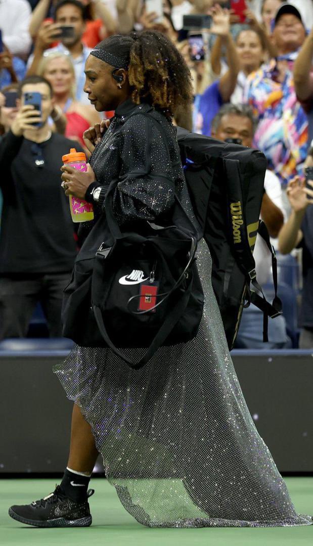 Tennis_World20's tweet photo. قصة الأسطورة الأمريكية سيرينا ويليامز تنتهي في عالم الكرة الصفراء بعد 27 عام من الإحتراف حققت خلالها العديد من الإنجازات التي سيخلدها التاريخ و ذلك بعدما خسرت في الدور الثالث ببطولة أمريكا امام الأسترالية آيلا تومليانوفيتش. https://t.co/0p9FM3KhqM