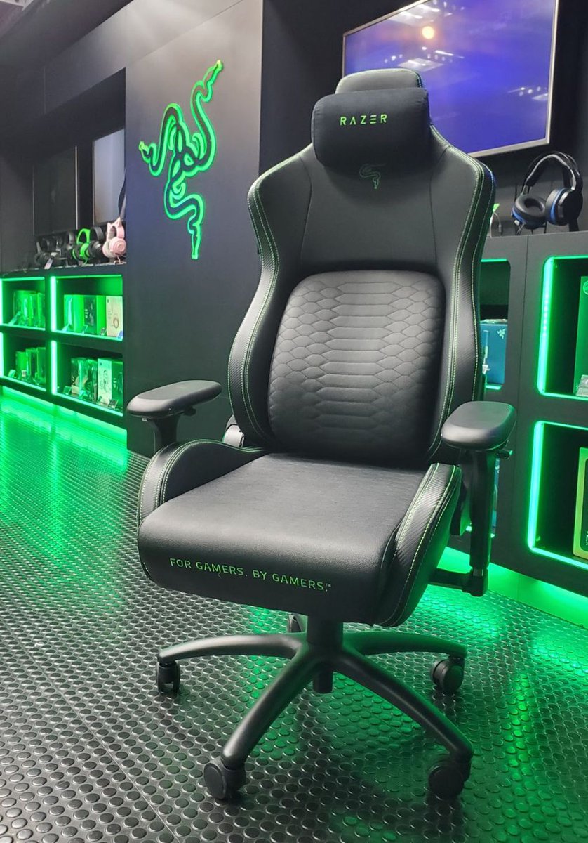RAZER STORE】 『 Razer Iskur 』 税込65,780円 お持ち帰り可能在庫