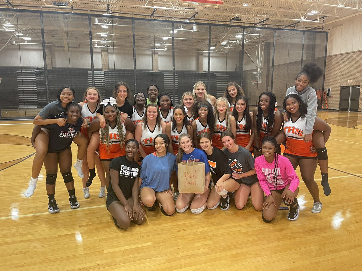 Thank you Texas High Cheer! We love goodies! 🧡🐅📣 😘