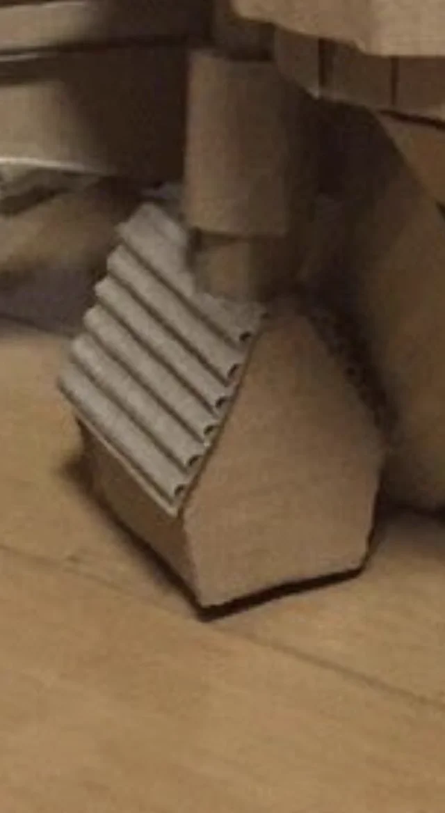 @3b6AtL5dKBXO8Z2 屋根を段ボールの中のクッション部分？を利用して再現してるの、地味かもだけどすごい良い 