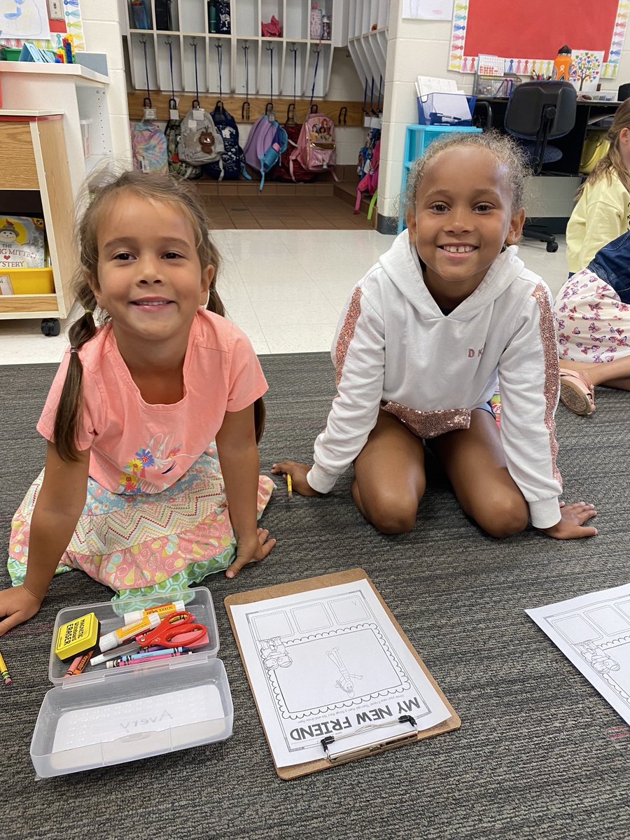 We had SO much fun meeting our 3rd Grade Buddies today!! 🥰💙 <a href="/MrsSPoulsen/">Stacy Poulsen</a> <a href="/TowneMeadow/">Towne Meadow</a>