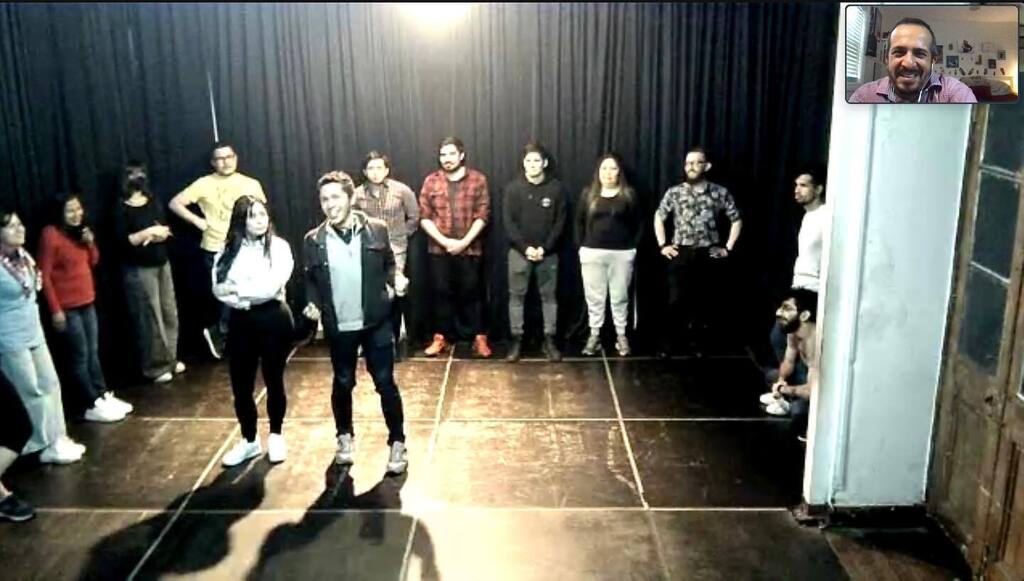 I miss traveling to teach Improv but COVID introduced many new opportunities including being able to teach a class remotely in South America. 

Thank you <a href="/lospleimovil/">Lospleimovil</a> from Santiago, Chile 🇨🇱 for inviting me to teach the Improvised Sitcom class to your s… instagr.am/p/CiBuRFAOzEi/