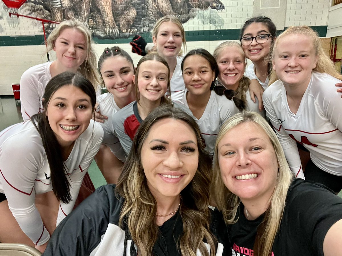 SavanahDeLuna's tweet photo. Love being able to spend some time with JV and Freshman! #goldbracketbound #GoCards #BCA https://t.co/tQiraKQ72z