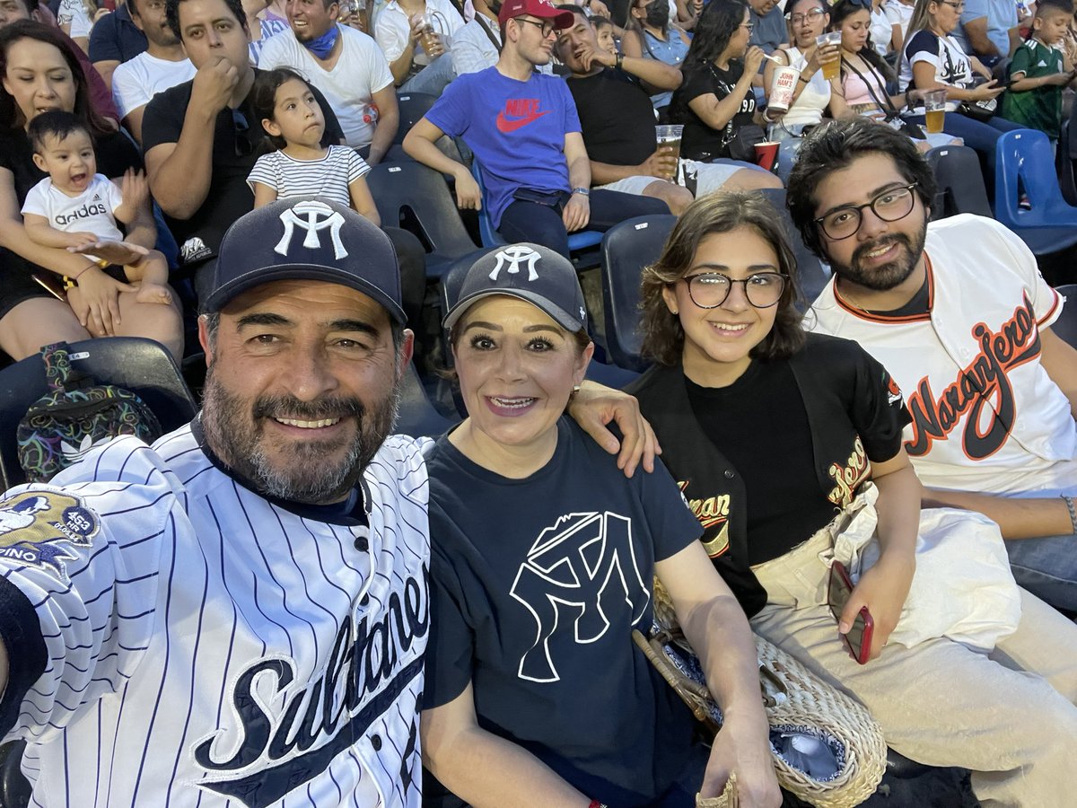 MLopezMendez's tweet photo. Disfrutando la serie final en el norte! Vamos Sultanes!!! 👍🏼😀👏🏼⚾️ #LMBxEspn https://t.co/uDAQG9hyzH