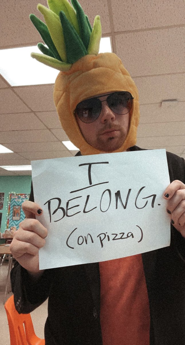 MrAdamsOnline_'s tweet photo. THREAD (made throughout this week):
Each outfit for this weekβs #BackToSchoolSpiritWeek π
DAY 1: MEME DAY
Pineapple on pizza π π (they belong together). https://t.co/JliuFdC6KY