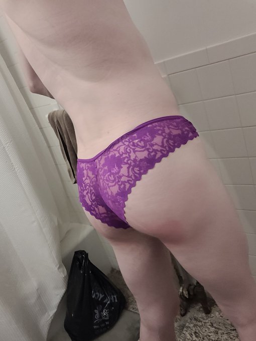 4 pic. New pair of lace undies https://t.co/Ugi8gW5Ytr