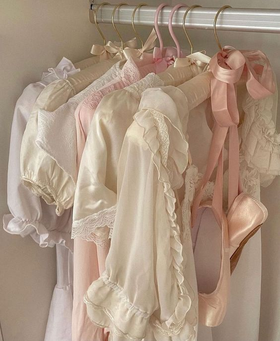 etherealdior's tweet photo. for my inner child https://t.co/vklNYrAJqK