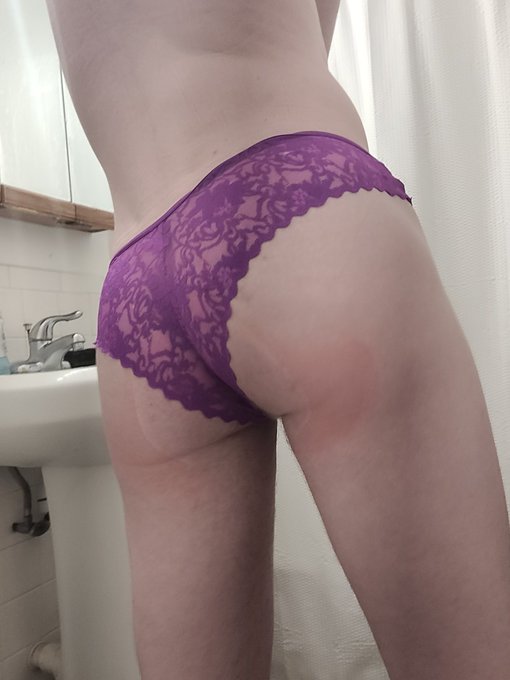 1 pic. New pair of lace undies https://t.co/Ugi8gW5Ytr