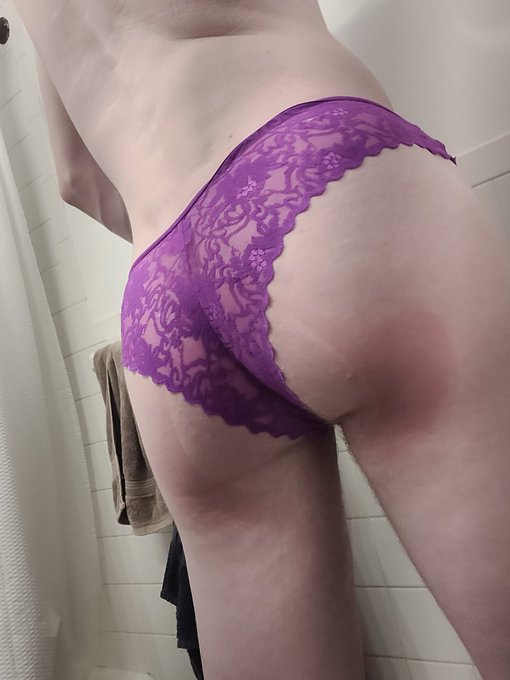 3 pic. New pair of lace undies https://t.co/Ugi8gW5Ytr