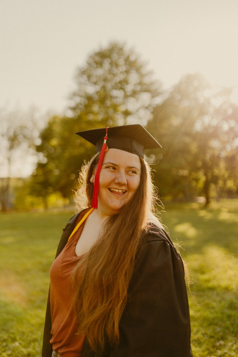 niftyoakley's tweet photo. While I'm on here, I just want to take a moment to celebrate because I GRADUATED COLLEGE!

I'm a first generation college student, which feels huge to me, and I was able to do it with honors! https://t.co/vdD77TXcp8