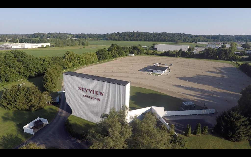 HorrorOrman's tweet photo. #TheLastDriveIn just a reminder @therealjoebob & @kinky_horror... Ohio is #3 for remaining Drive-In Theaters! 75 years and this old dog is still open... just down the street!
#SkyviewDriveIn
#horror https://t.co/eRzEHBAzEh