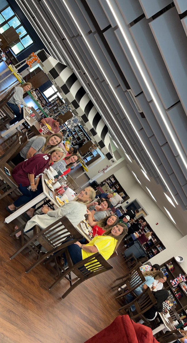 Mrs. Taylor tweet media