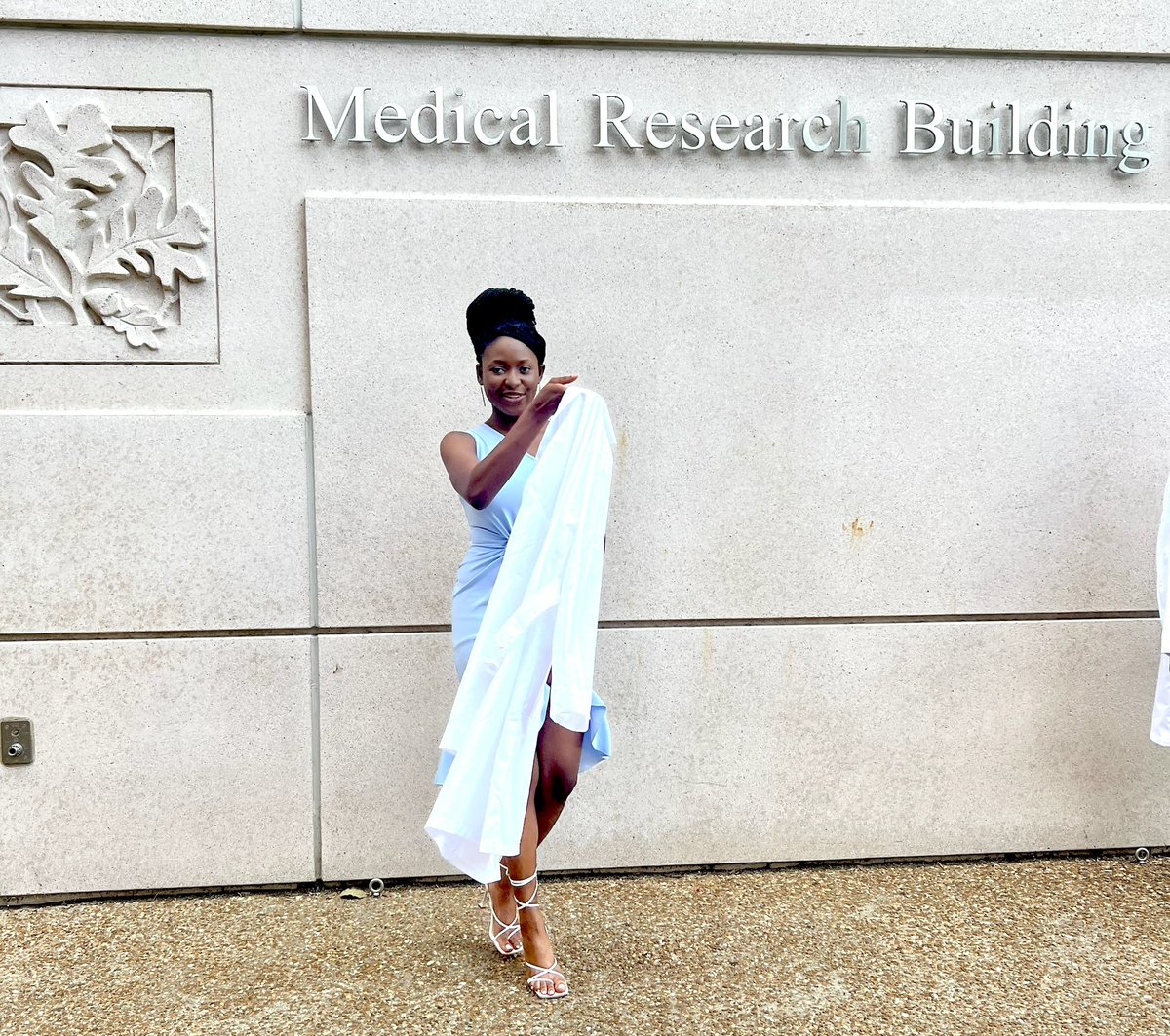 Etinosa__Iyayi's tweet photo. This chapter of life feels really good so far! #blackinstem #vandybiomed #futuredoctor #blackscientist #womaninstem #futuredoctorloading #blackexcellence #whitecoatceremony https://t.co/UOGQXprUX6