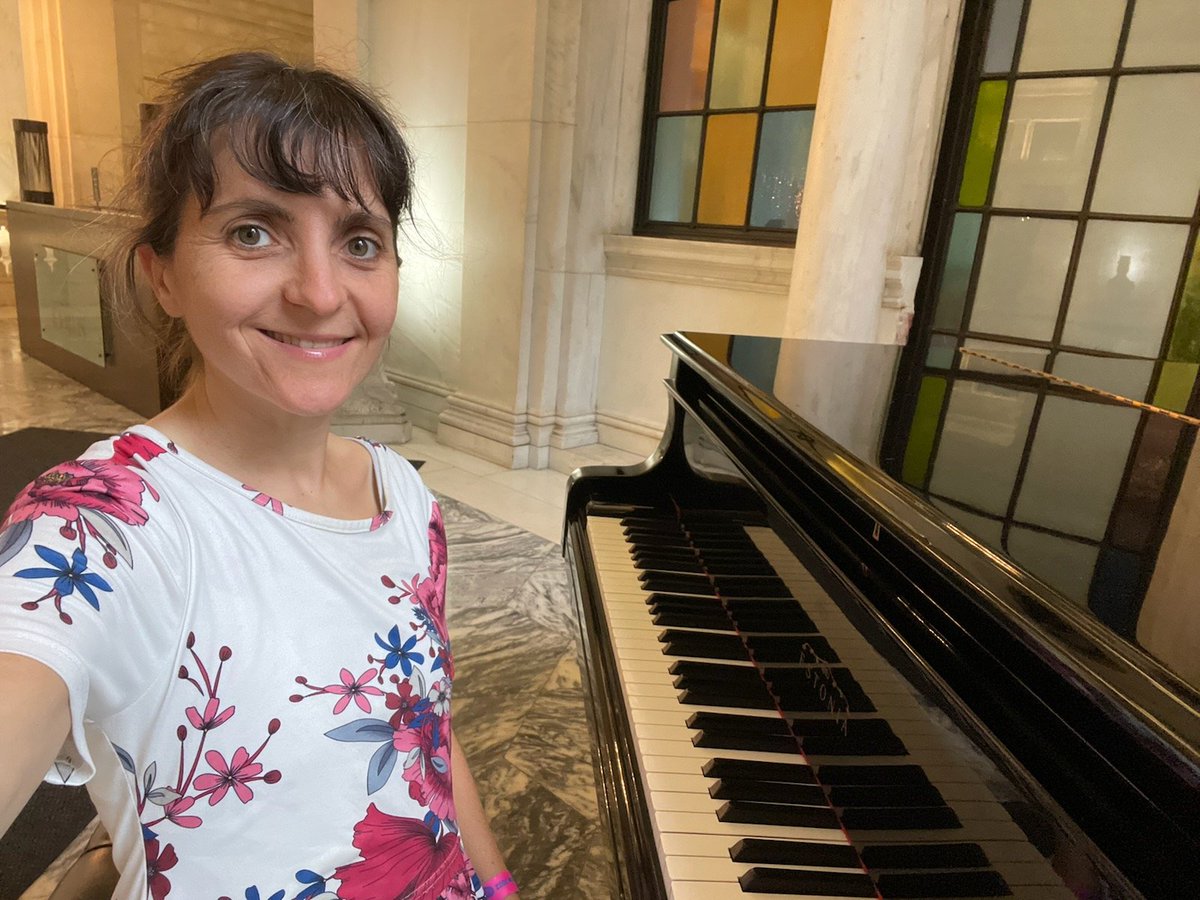 amanda_d_piano's tweet photo. I havenβt memorized much music. On this #piano (in #Philadelphia near Independence Hall ... I live in Virginia) I played my piece βA Small Miracle.β But I want to memorize all of my compositions & my song βIβll Leave This World Smiling.β
#FridayIntroductions #pianist #composer https://t.co/MrRijEaHcf