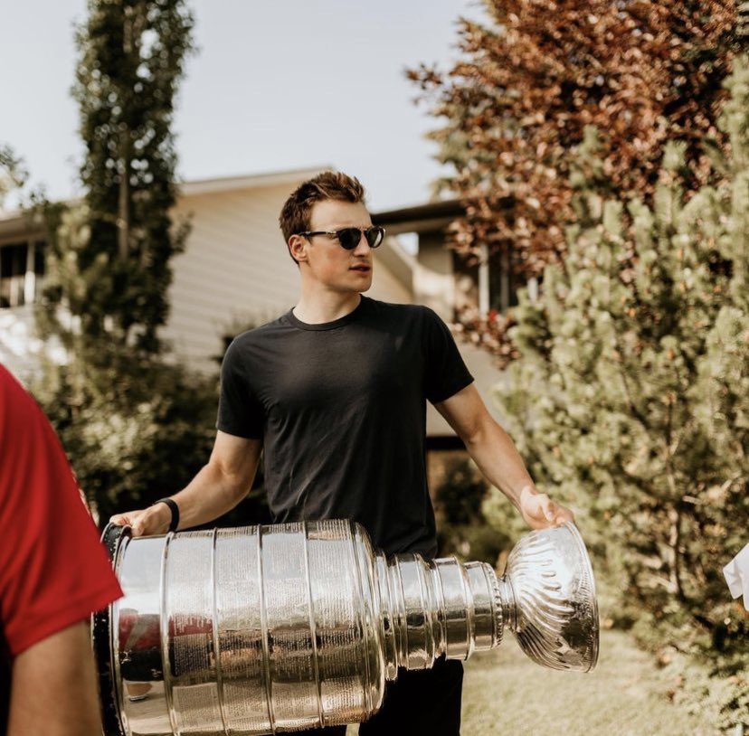 c_burakovsky's tweet photo. I GET AWAY FROM THE INTERNET FOR 4 HOURS AND CALE DROPS A PHOTOSHOOT https://t.co/UvcU6QCCGp