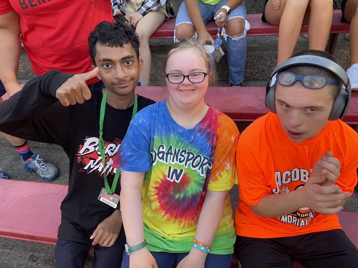BuddiesBerries's tweet photo. We had a blast at the football game tonight! #goberries https://t.co/g7JJzruIkt