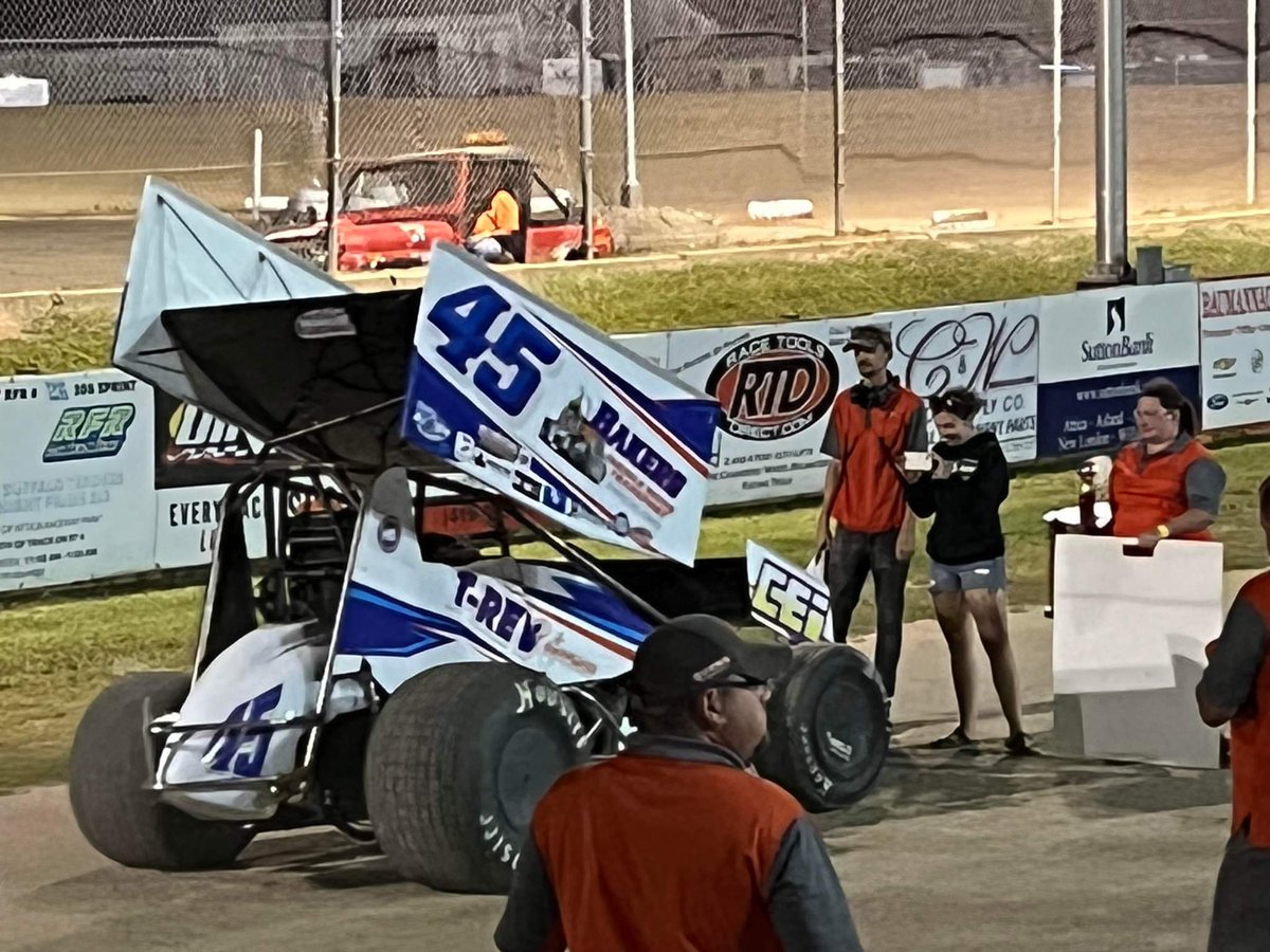 SprintCarNews's tweet photo. Awesome to see Tim Shaffer get the win @atticaracewyprk! https://t.co/2CeTIfbU7e