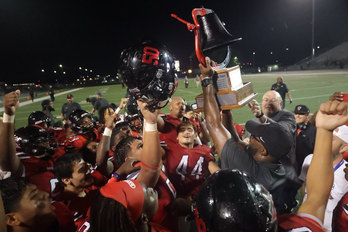 The Battle of the Berg bell remains at Terry, as the Rangers defeated Lamar Consolidated 20-3.