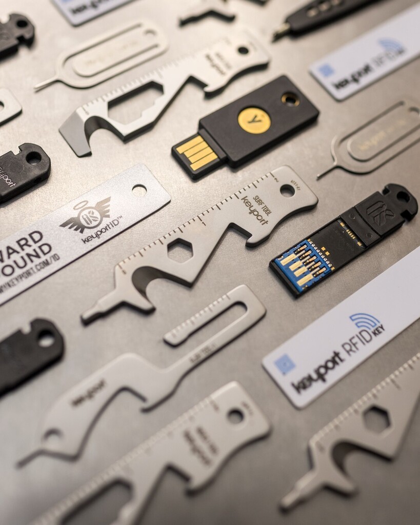 theKeyport's tweet photo. Adding a new Pivot compatible Insert to the mix soon. Meet the SURF Tool. It has five functions in one including:
๐โโ๏ธ Surfboard Fin Tool
๐บ Bottle Opener
๐ฆ Cord Cutter/Box Opener
๐ช Hex Bit Driver
๐ 2" Ruler
Modeled after our #MOCATool, it has the twโฆ https://t.co/Tcde7FXA6u https://t.co/BaadmAUHiL