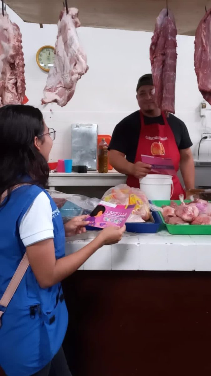 MifamManagua's tweet photo. #Managua │#DistritoTres
✅ Realizamos visitas de presencia directa compartiendo el contenido de la Cartilla para la Prevención del Femicidio con mujeres🚺 🌺🌻 y familias y comerciantes del Mercado San Judas.
#AmorALaVida #Nicaragua #AmorALaFamilia #SomosMujeresConElPoderDelAmor https://t.co/8hnXlc6iwx