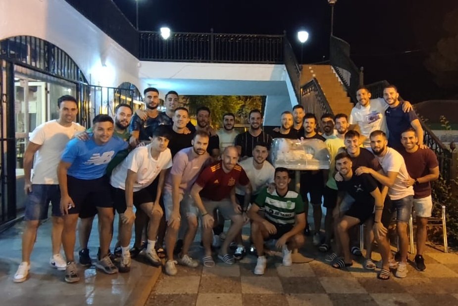 Detalles que marcan la diferencia!! Muchísimas gracias de parte de los Papás, EQUIPAZO, la pequeña Carla 👶 os lo agradece y os lo devolverá con muchos ánimos desde la grada 😍! <a href="/MartosClubDptv/">Martos Club Deportivo</a>