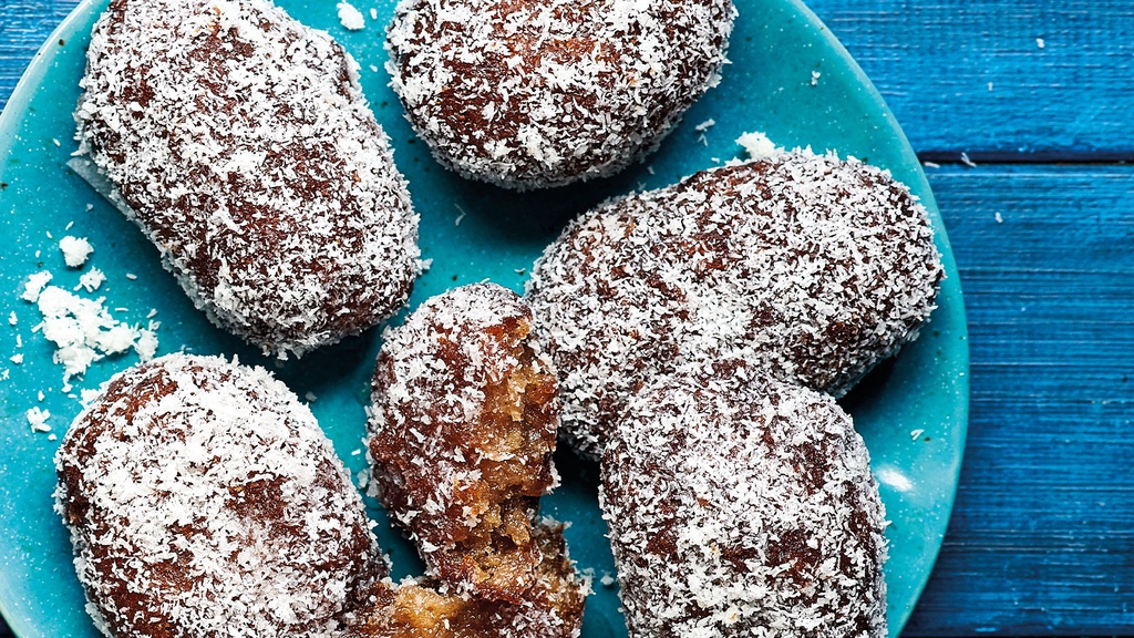 Fresh_Living's tweet photo. Make it Fresh Challenge: 😋Koesister Edition😋 It’s World Koesister Day and the perfect time for you to perfect these sweet ‘n spicy Cape Malay delights. Up for the challenge?
https://t.co/bA7FT6sRqb
#worldkoesisterday #FreshLiving #MakeItFresh https://t.co/RZOSISdJWu