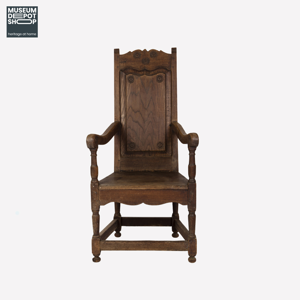 MuseumDepotShop's tweet photo. Deze bakerstoel is afkomstig uit collectie van Museum Saba. De collectie van het museum bestond uit meubelstukken uit de periode 1600-1850, verzameld in Nederland. Nadat het museum haar deuren heeft moeten sluiten worden de objecten nu weer op hun oorspronkelijke plaats verkocht! https://t.co/zljgJ47vup