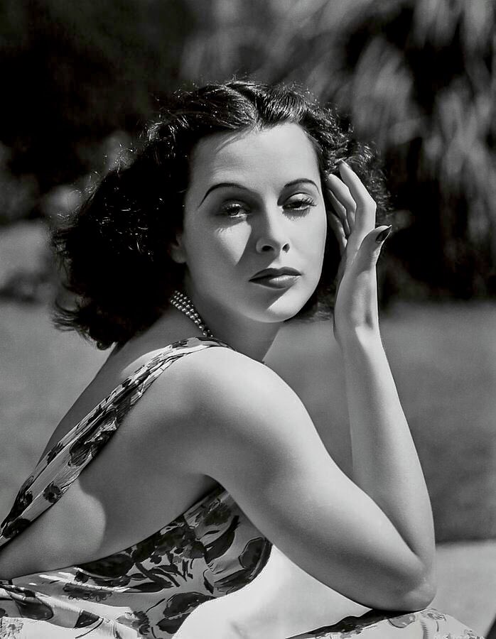 ForeverLouiseB1's tweet photo. Hedy Lamarr by Clarence Sinclair Bull, 1940. https://t.co/lZcqaB3Zs3