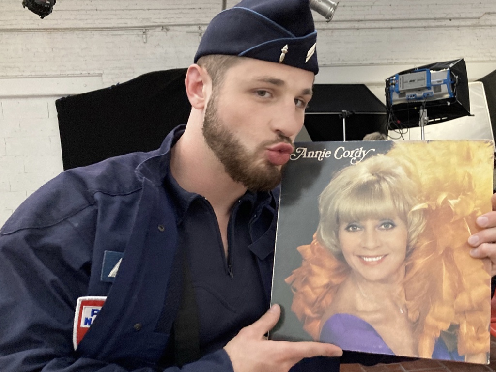 JFGuyot's tweet photo. Superbe reprise #queer de #MonCRS d'Annie #Cordy pour le 2e anniversaire de sa disparition, 40 ans après la dépénalisation de l’#homosexualité. Un beau projet du photographe https://t.co/4LwwEvoM3S avec #Othmane https://t.co/9jhMfRL2Jr https://t.co/fHE9acsdhk @CheriesCheris https://t.co/5RMg62r5Mt