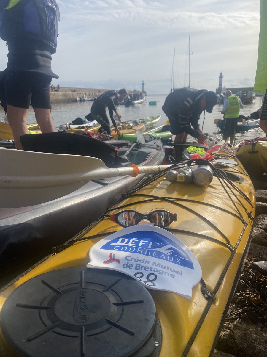 Défi des courreaux ce matin: nageurs et kayakiste entre l’île de Groix et Plœmeur.