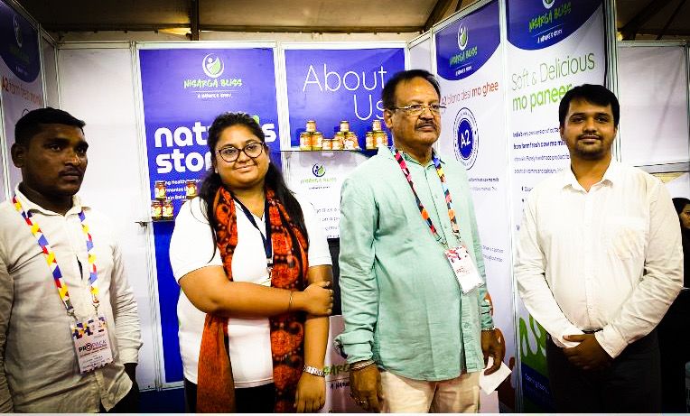 BlissNisarga's tweet photo. #ProPackOdisha2022 #Ruchi #Foodline #momilk 
Capture a #visionary visit Shri. Sarat Kumar Sahoo #Ruchifoodline #MoMilk #NisargaBliss on purity 

We dared to #dream a #betterhealth &amp; achieved Odisha's first certified brand #A2milk #BilonaGhee.
 #startupodisha #mobliss #androidapp https://t.co/rDBCeW4jUB