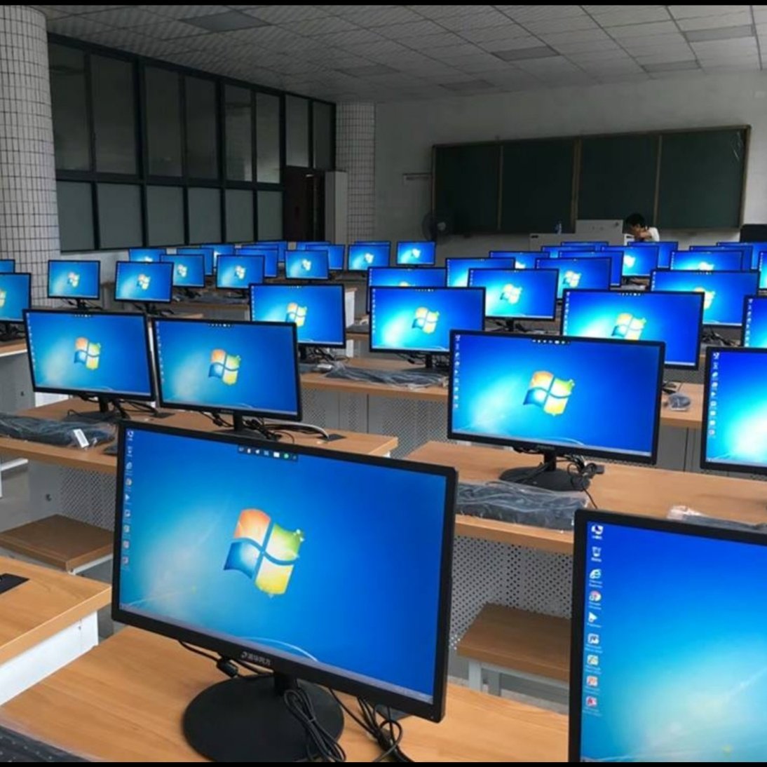 <a href="/Postsubman/">Postsubman</a> I install ICT labs for schools, I use one system to power several monitors and they will work differently at the same time.. Fast, Reliable, durable, low power consumption, Good for school exams &amp; test, e-learning environments, it is cheap and affordable. Pls RT
