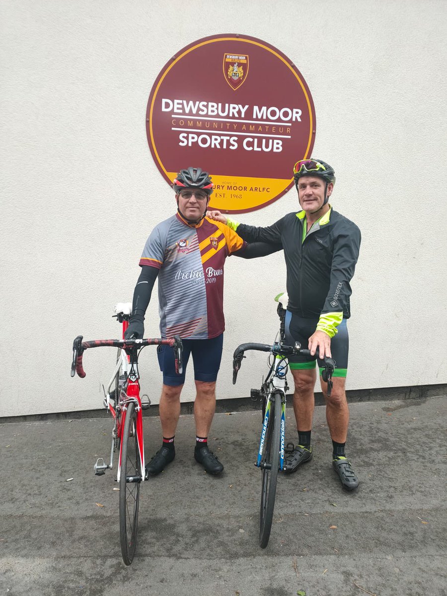 FloydyChris's tweet photo. Mark Fortis, is today completing bike ride 11/11 and has cycled to every @dewsburymoorARL away game in the @OfficialNCL this season… 

He is currently on his way to @woolston_rovers with @bronki43 

Over 500 miles completed over the season… 

What an achievement. 👏🏻👏🏻👏🏻 https://t.co/PJmDvjLwM5