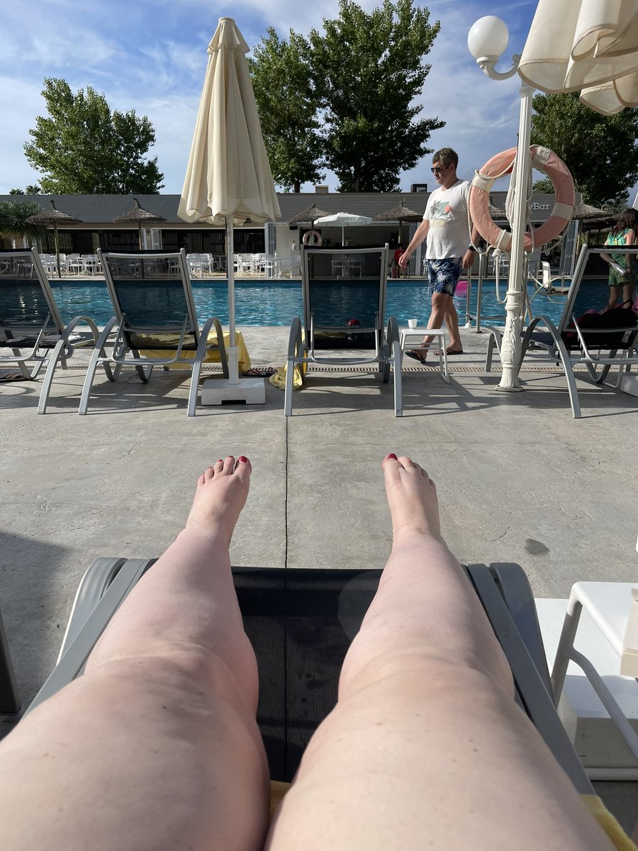 happy_plodder's tweet photo. my day so far lazing by the pool on day 2 of my holiday while listening to @thisisheart #majorca #puertopollensa #holiday #sun #relax https://t.co/RfoTqT521Y