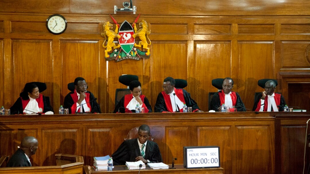 RegionWeek's tweet photo. #Electons— @Kenya-ns are anxiously waiting for the decision of the country's Supreme Court of this Monday after challenges and allegations against the outcome of the #elections presented by the losing opposition candidate @RailaOdinga held on Tuesday August 30, 2022.
#Burundi https://t.co/TTLGcRI2ZZ