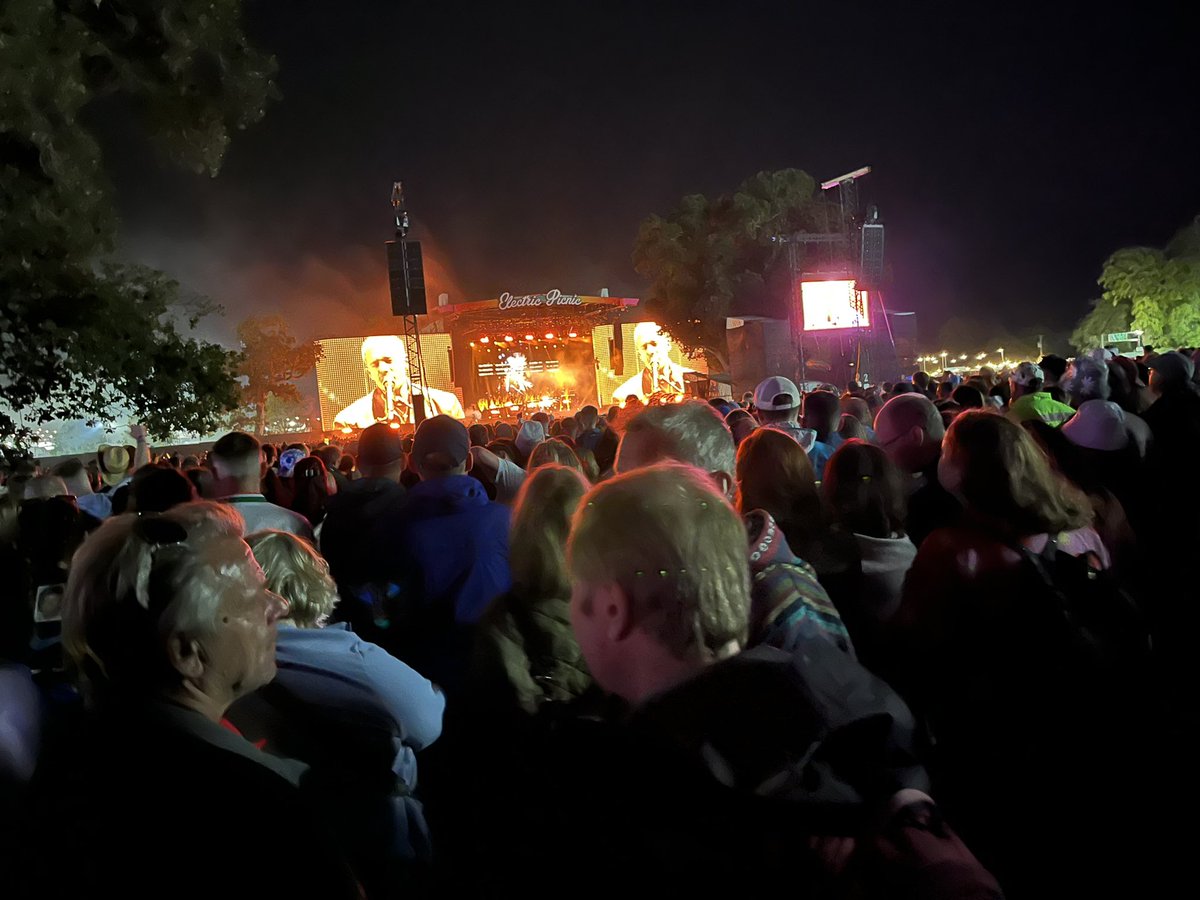 clarke_nessa's tweet photo. Great end to day 1 @EPfestival now over to @RotundaHospital crew for day 2 @meogan @cathmarsh4 #satuireland Enjoy keeping it #safeandfun https://t.co/VROqBEu8gY https://t.co/8P6TPx7lGt