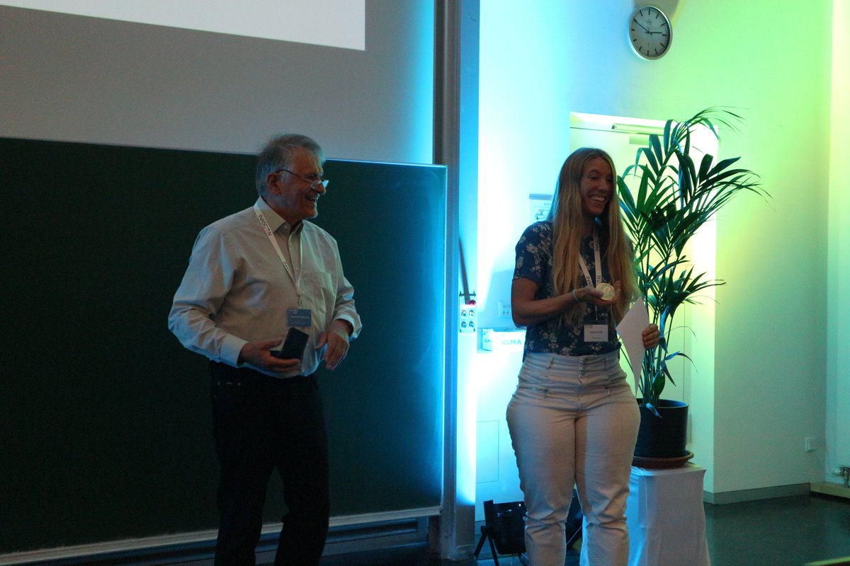 Inascon1's tweet photo. After his talk Klaus von Klitzing awarded the student prizes for best talk and best poster. https://t.co/g1PdVUqaXL