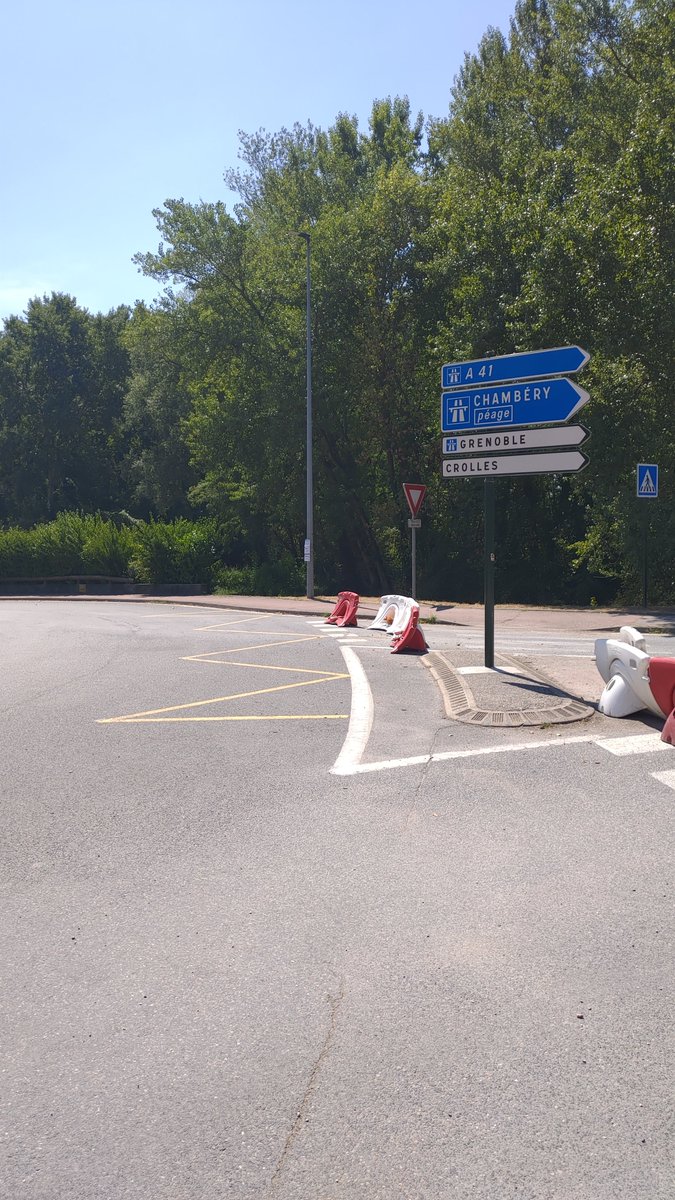 carconducteur's tweet photo. @LeDL_Grenoble Excellente nouvelle !
Mais comment ça va se passer pour les #usagers des #bus #TouGo du #Grésivaudan ?
Quand on voit les #horaires pour télétravailleurs de ST et Soitec, les #arrêts de bus sur la #route sans quais, c'est terrifiant @HenriBaile !
#UnTweetPourLaval
cc @ADTCgrenoble https://t.co/mCLc60B0iC