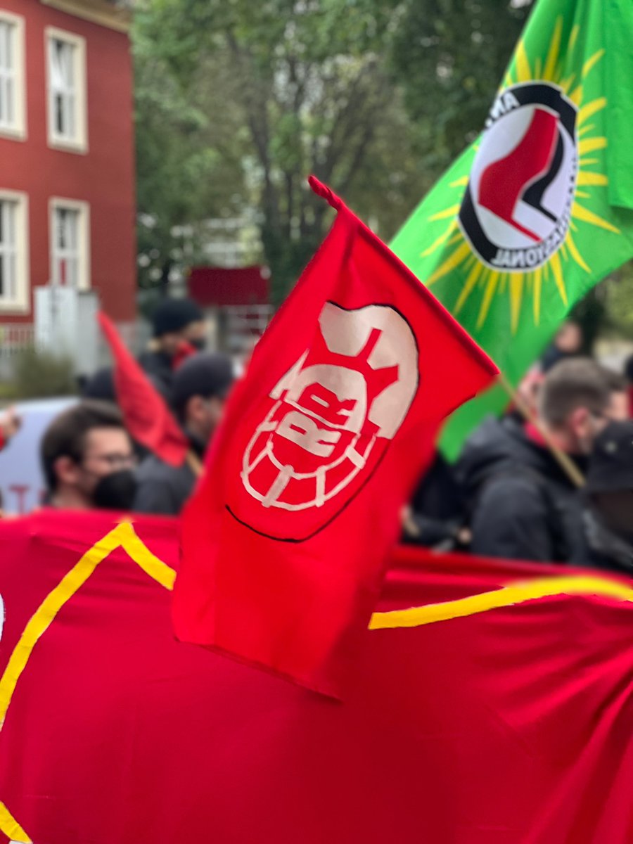 RonnyWildhage's tweet photo. Gestern #md0209 fand bereits eine Vorabenddemo statt, die auf die Fight NSP Kampagne aufmerksam gemacht hat.
Ca. 130 Aktivist*innen zogen durch die Stadt, die Demo verlief friedlich. Gegen Ende setzte die Polizei zu einem Zugriff an, der jedoch scheiterte. https://t.co/BnK1nx9xE9