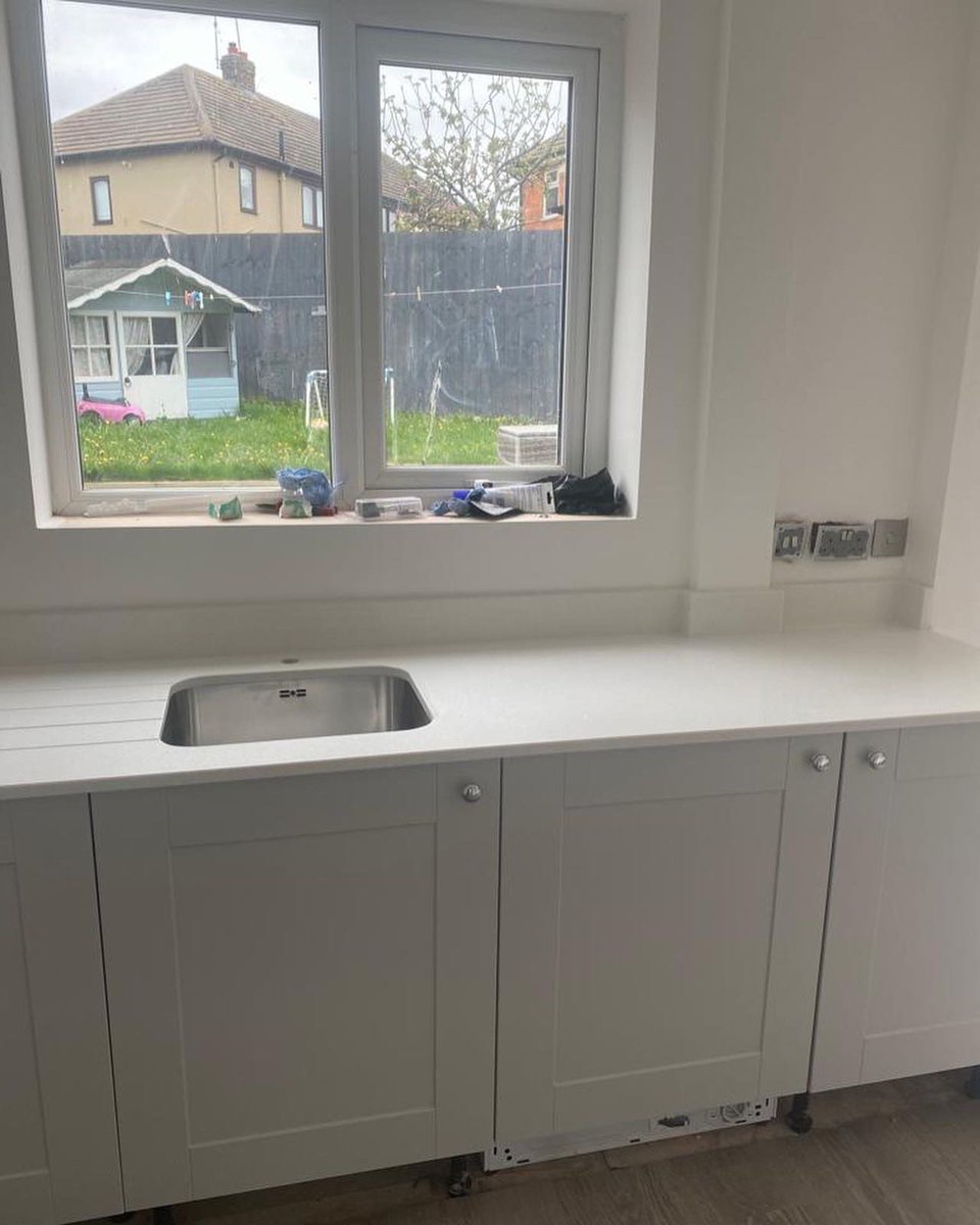 StadiumStone1's tweet photo. White Shimmer #quartzworktops #quartzkitchen #quartzkitchencountertops #quartzkitchentops #quartzountertops https://t.co/81KSQRlpTe