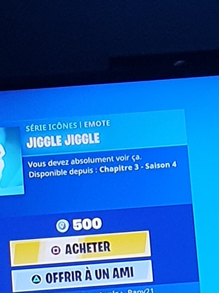 AnakinPs5's tweet photo. @FortniteFR le problème c'est que c'est écrit chapitre 3 saison 4 alors que on est en saison 3 https://t.co/j3WMS8KVps