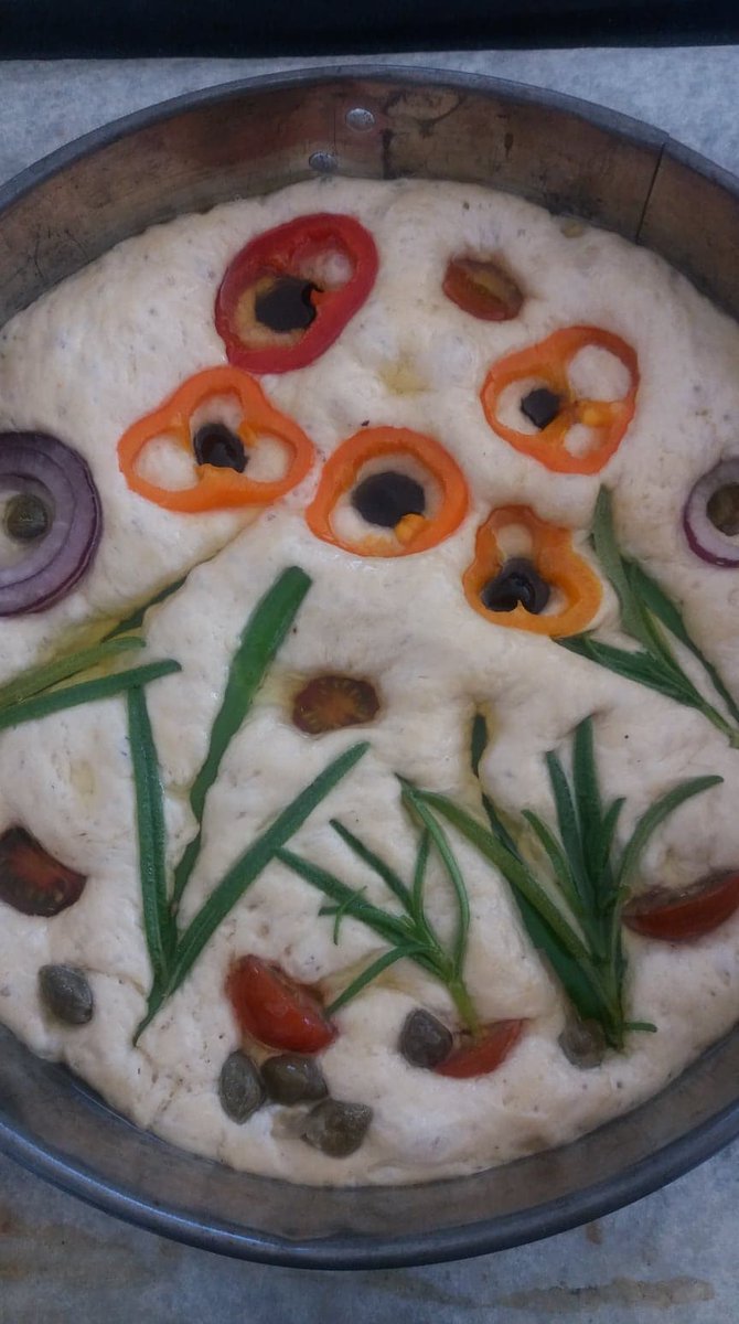 lasilinna's tweet photo. Lauantaiaamun foccacia menossa uuniin
#makuja #maisemia #hirvensalossa https://t.co/l8GdMJBHcv