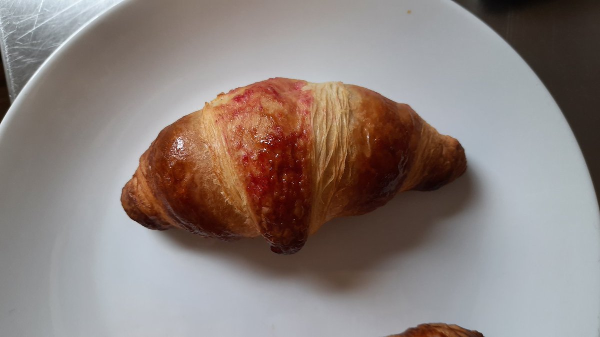 Hot croissants (plain or raspberry) available RIGHT NOW from The V Spot
#vegan #Nottingham