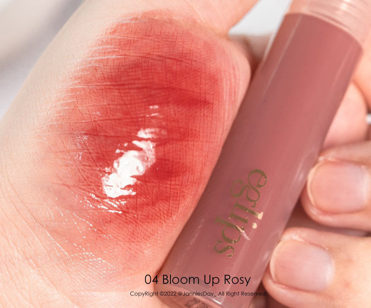 +º·˚ EGLIPS Melly Glass Tint🍸✨ ทิ้นท์รุ่นใหม่ล่าสุด คือเนื้อฉ่ำสวยมากก แบบสวยจริง เป็นทิ้นท์เนื้อน้ำก็จริง แต่ฟินิชคือมันมีความเคลืแปากให้ดูฟูสวยอ่ะ คือต้องทาบนปากแล้วจะรู้เลย ว่าเนื้อต่างกับรุ่น Water Glaze แล้วเบอร์ 04 คือสวยมากกก รุ่นนี้ขาย 9.9 นี้นะ 💗✨