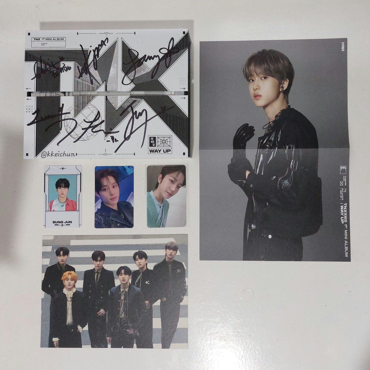 kkeichun's tweet photo. just got my tnx signed!! ty @0729HWAN!! 2jun uwing uwi 🫶 https://t.co/SM674pU7oL
