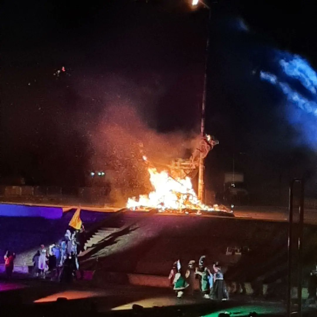 santafepolice's tweet photo. 2022 @burn_zozobra

Zozobra is no more.

#goodvibes 

Please expect traffic delays downtown and on St. Francis Drive as guests depart the event.  #DriveSafeSantaFe

#StaySafeSantaFe 
#ProtectAndServe 
@SantaFeGov https://t.co/AESUITbLaU