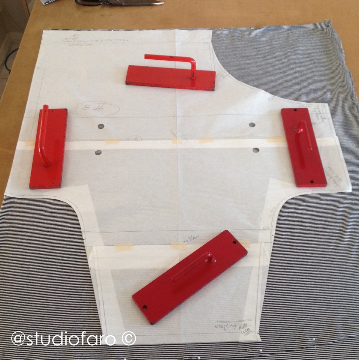 studiofaro's tweet image. It took me a while to work out how these sleeves actually worked in this vintage pattern reconstruction. 😉 studiofaro.com/retro-wrap-sew…

#retrowrapsewingpattern #retrowrap #patternpuzzles #wellsuitedblog #studiofaro #PDFsewingpatterns #creativepatternmaking