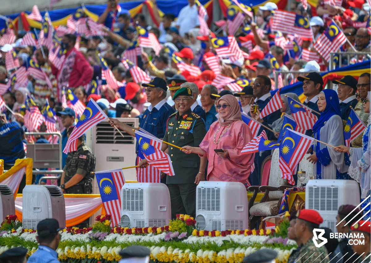bernamadotcom's tweet photo. @ISTANANEGARA_ Semangat perpaduan, kenegaraan dipamer rakyat pada sambutan Hari Kebangsaan 2022 sangat membanggakan, harap diteruskan pada sambutan Hari Malaysia 16 Sept - Agong

@ISTANANEGARA_ https://t.co/IQzm3Bsiac