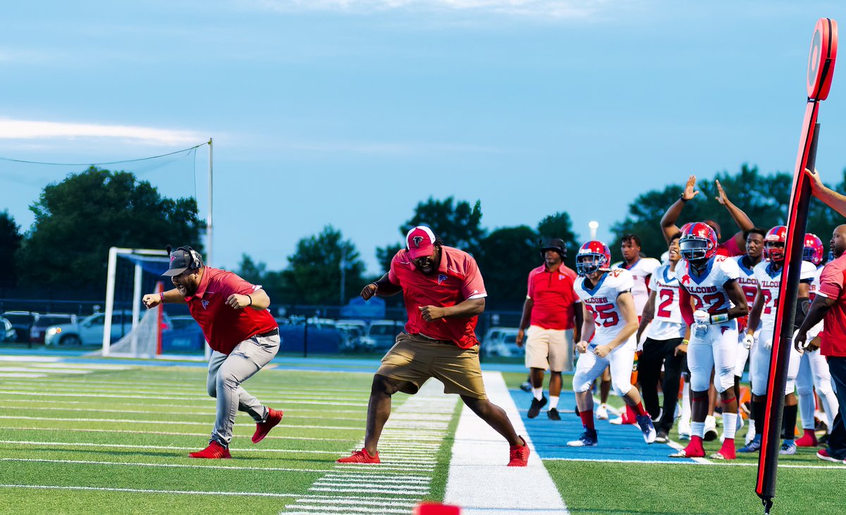 Nikoniac11's tweet photo. .@WNYAthletics Capturing moments like this is what keeps the Nikoniac in the Game. Safety?...Yes!!! https://t.co/8DSk4zjiX2