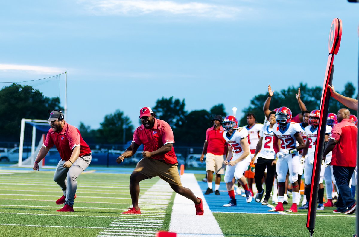 Nikoniac11's tweet photo. .@WNYAthletics Capturing moments like this is what keeps the Nikoniac in the Game. Safety?...Yes!!! https://t.co/8DSk4zjiX2